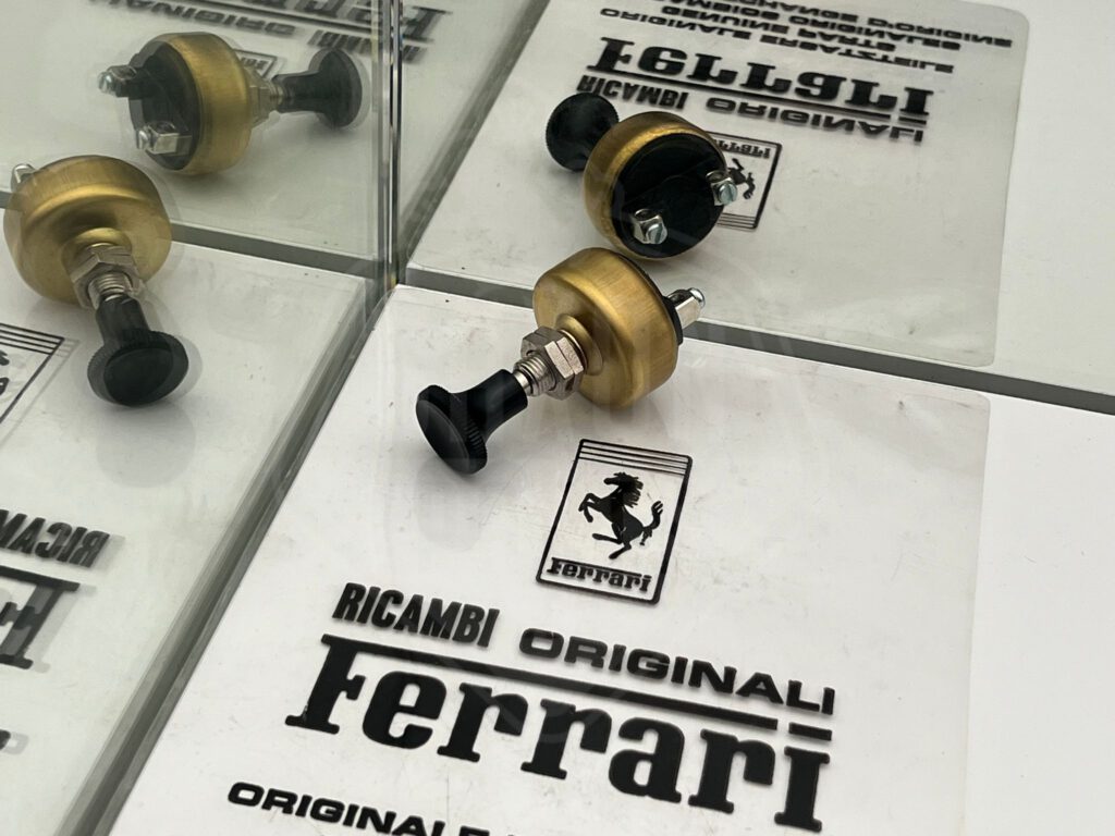 Ferrari F40 dashboard pull switch, 2-pole