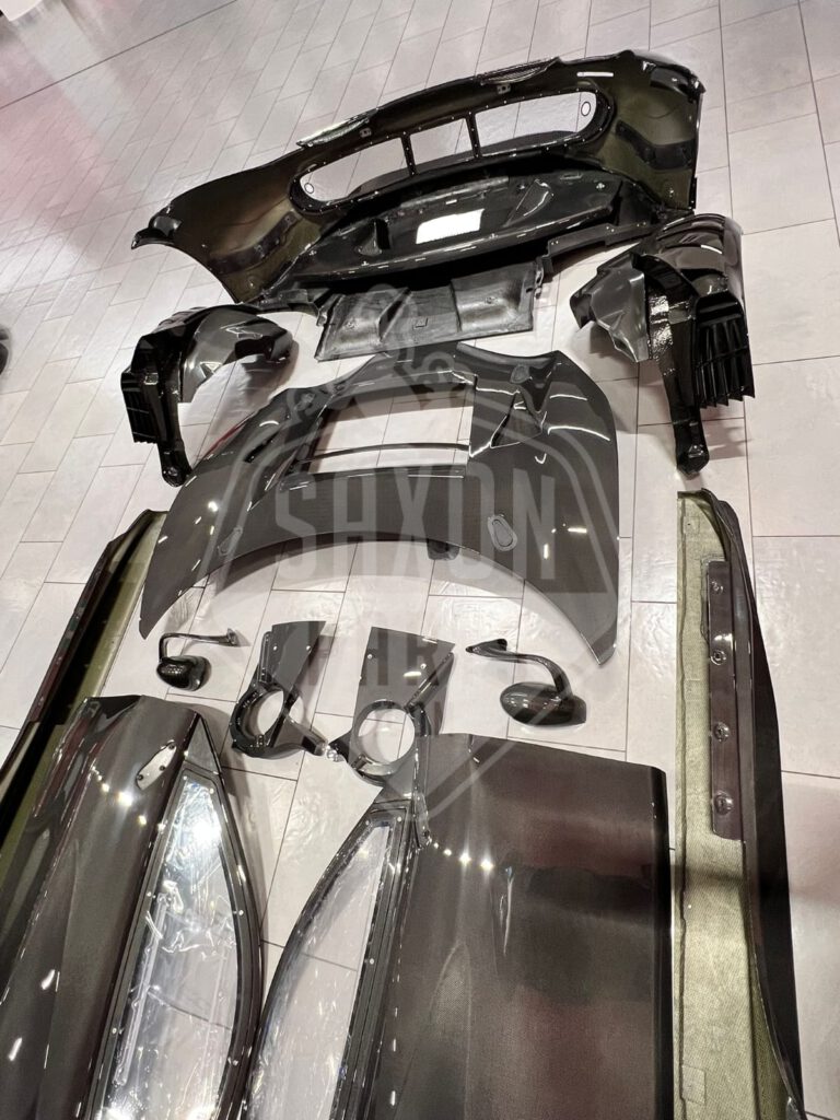 Ferrari 488 GT Modificata complete carbon body