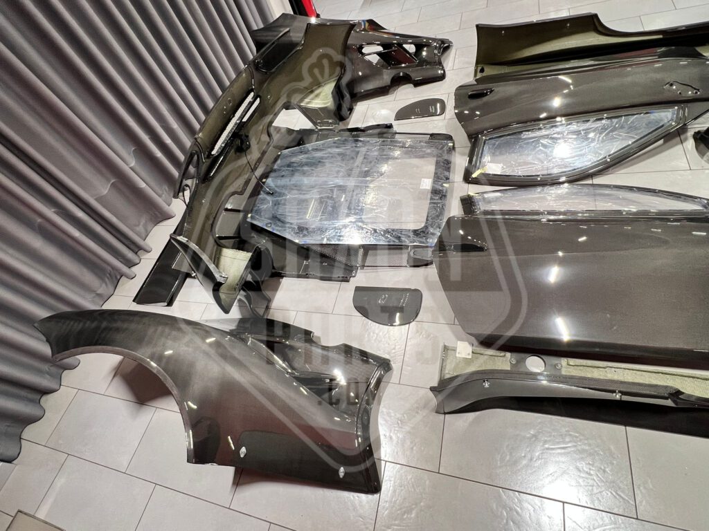 Ferrari 488 GT Modificata complete carbon body