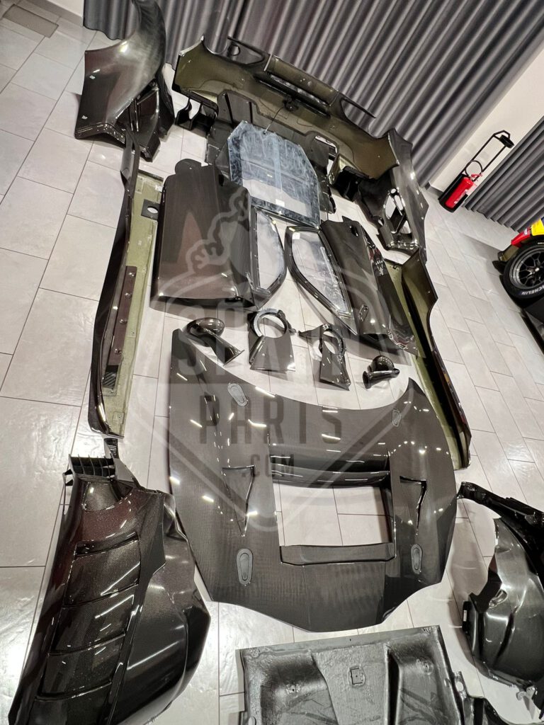 Ferrari 488 GT Modificata complete carbon body