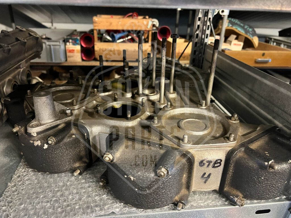 Various 275 GTB engine parts