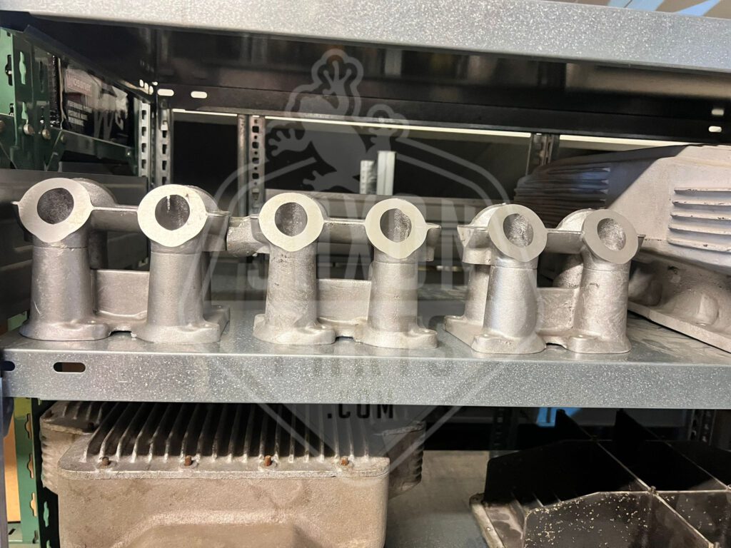 Various 275 GTB engine parts