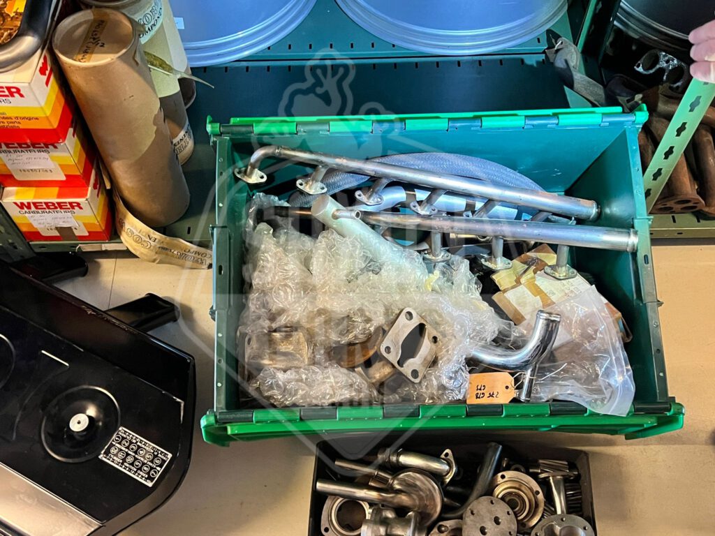 Various 275 GTB engine parts